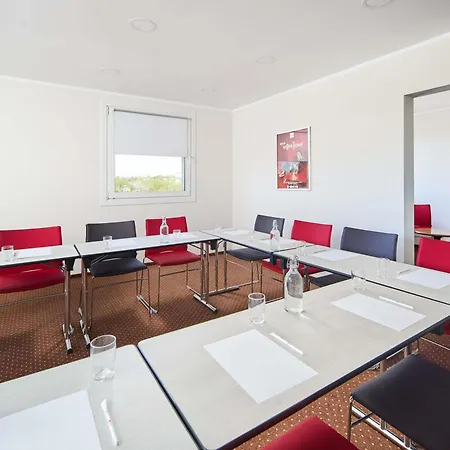 Ibis Hotel 2*