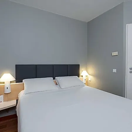 Ibis Hotel 2*